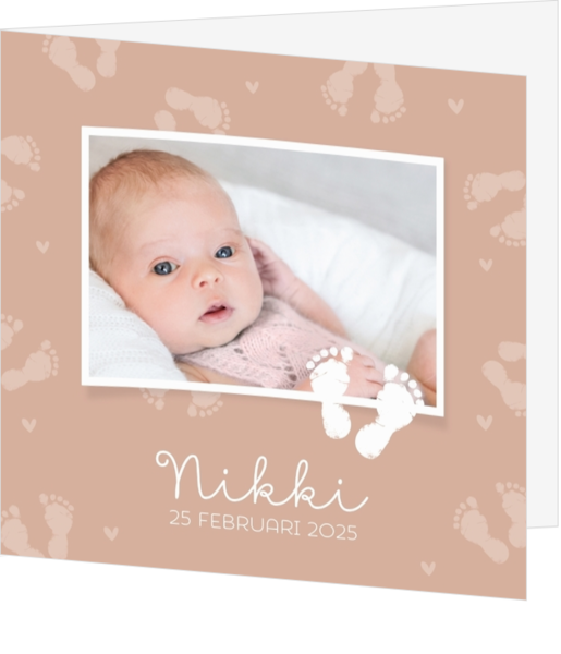 Geboortekaartje Nikki - Patroon van voetjes