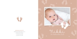 Geboortekaartje Nikki   Patroon van voetjes Achterkant/Voorkant